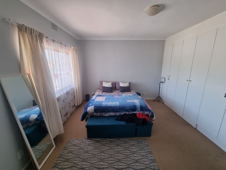 To Let 4 Bedroom Property for Rent in Claremont Western Cape
